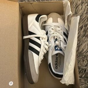 SAMBA OG in a men size 7.